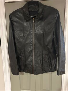 Di Capra Classic Women's Black Leather Zip Jacket